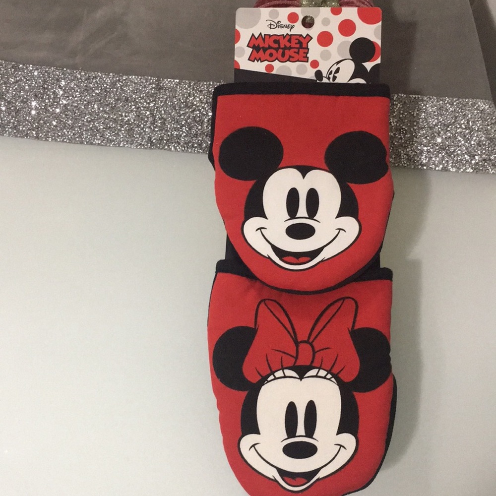 Mickey Mouse mini mittens